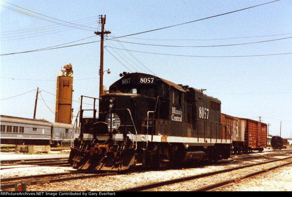 IC GP10 #8057 - Illlinois Central